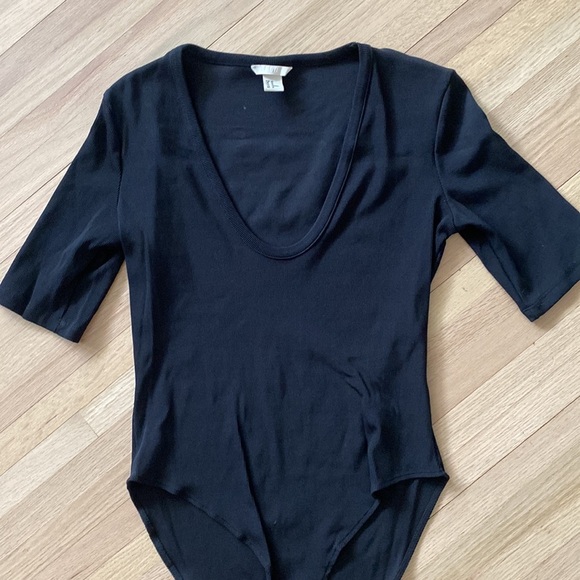 EUC H&M black low cut Bodysuit with 3/4 sleeves - Picture 3 of 5